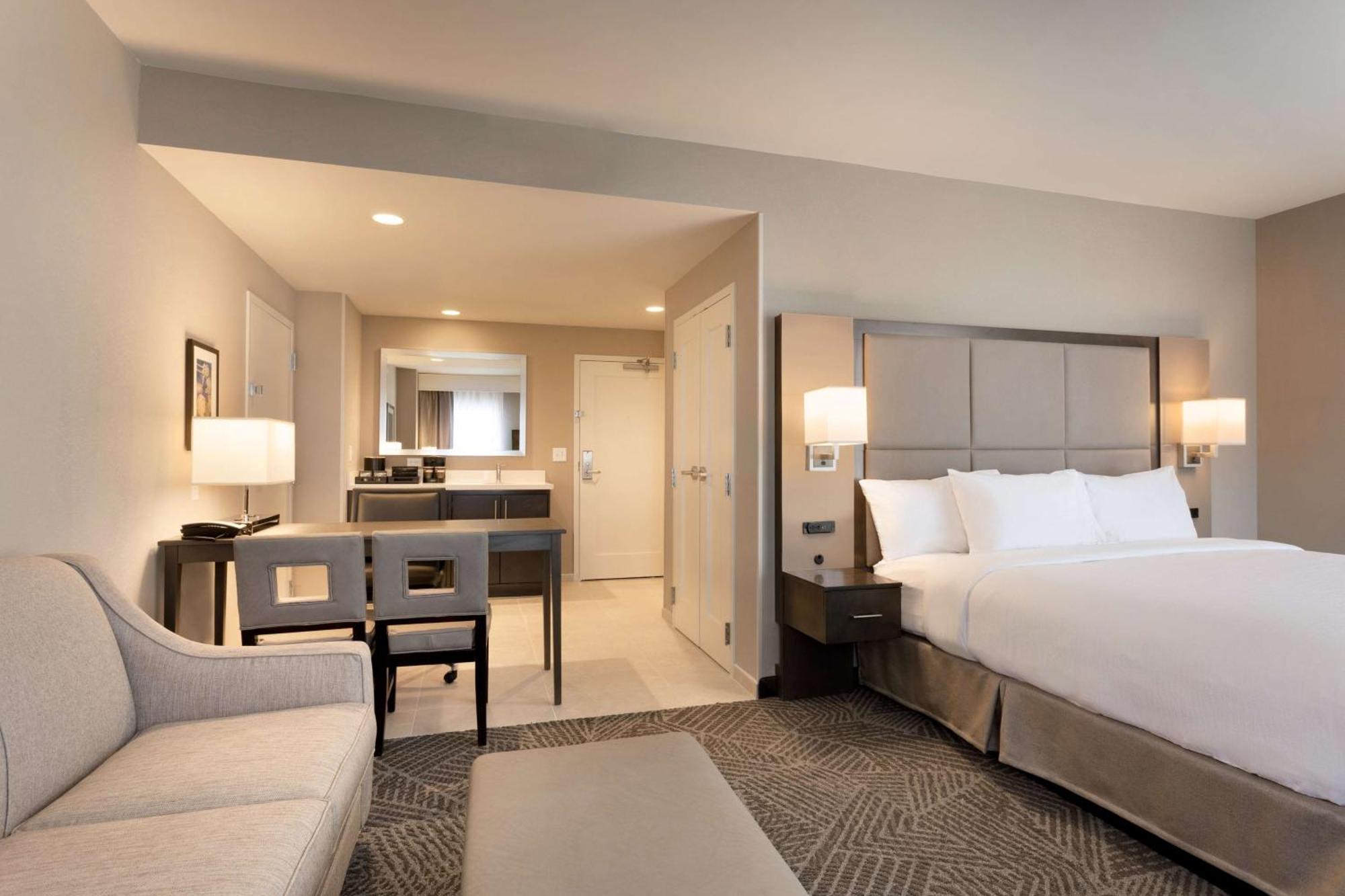 Embassy Suites By Hilton Kansas City Олэт Экстерьер фото