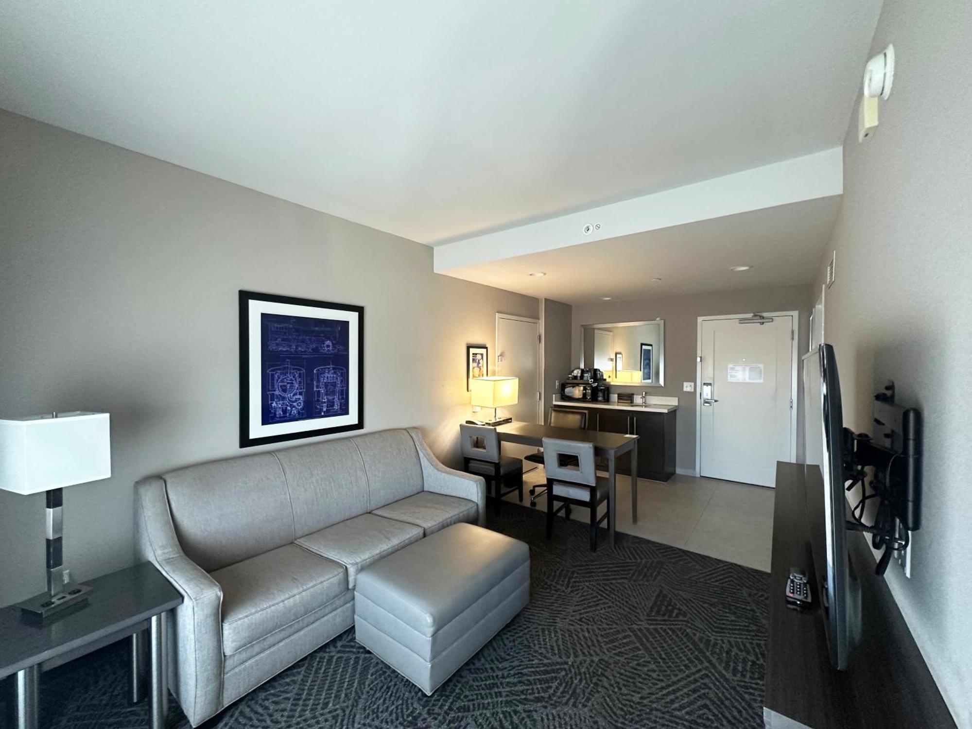 Embassy Suites By Hilton Kansas City Олэт Экстерьер фото