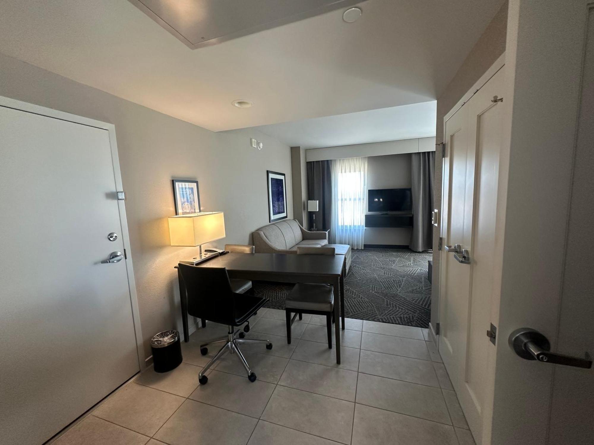 Embassy Suites By Hilton Kansas City Олэт Экстерьер фото