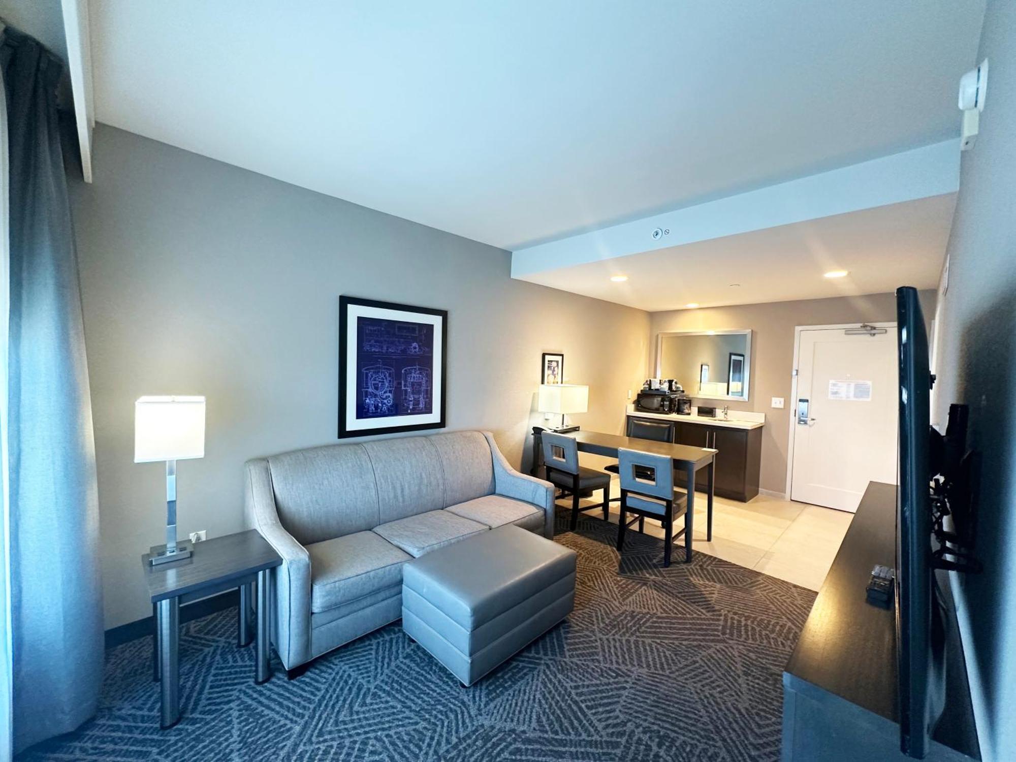 Embassy Suites By Hilton Kansas City Олэт Экстерьер фото