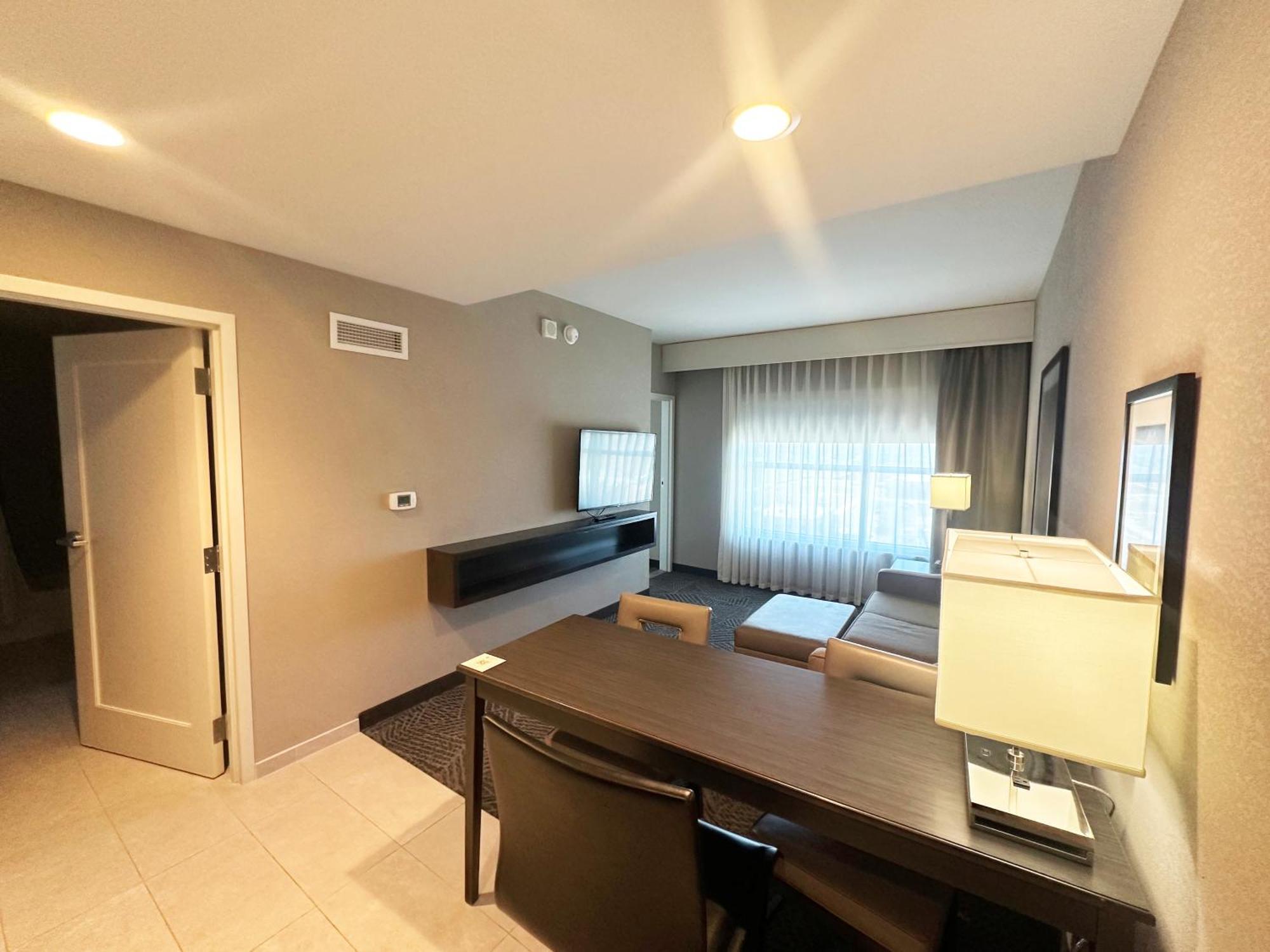 Embassy Suites By Hilton Kansas City Олэт Экстерьер фото